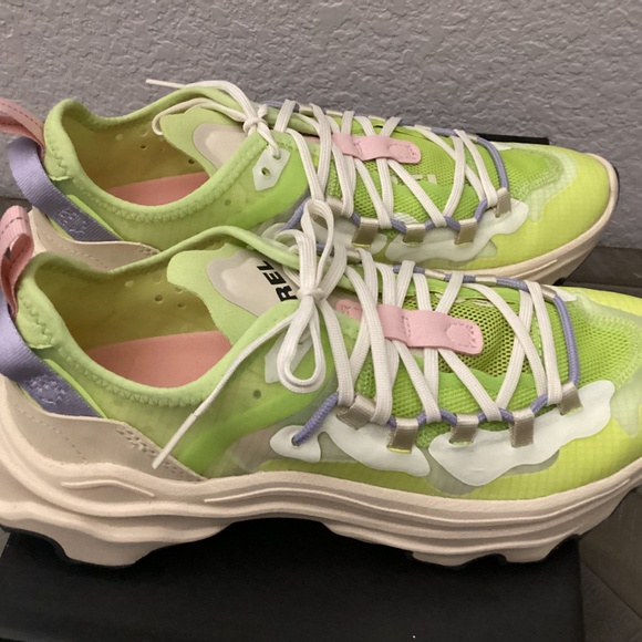 SOREL Women's Kinetic Breakthru Tech Lace Sneakers, size 8 - Picture 5 of 12